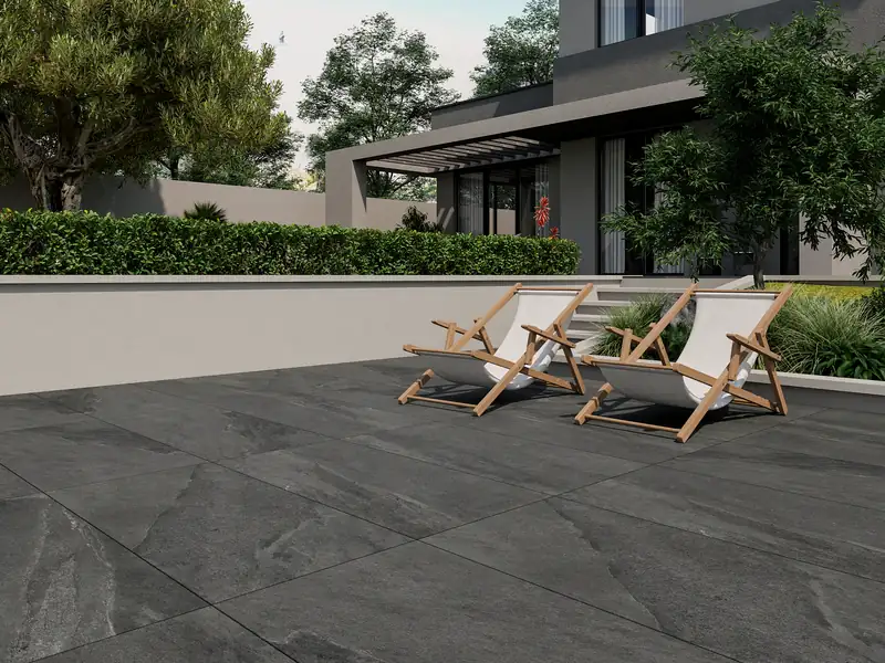 Outdoor terrace paved with 20 mm anthracite porcelain pavers